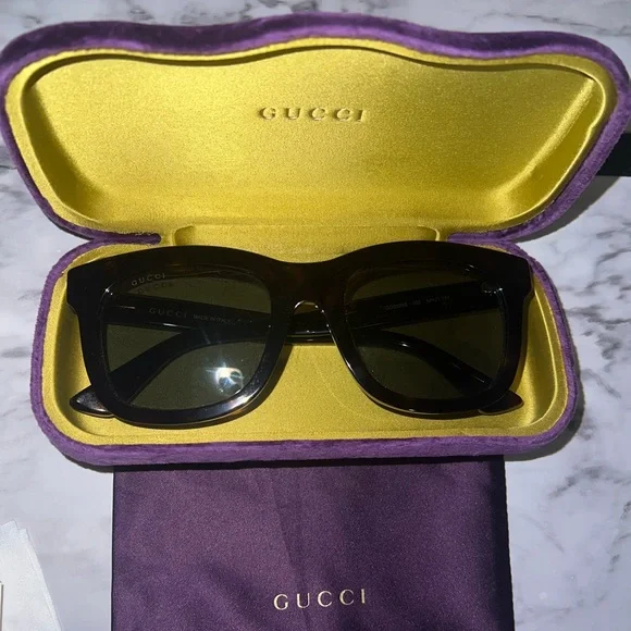 Gucci Brown Sunglasses with Gold Accents - Picture 1 of 4